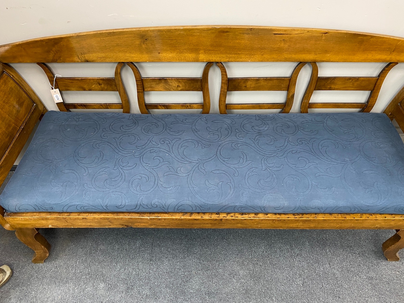 A 19th century Italian walnut settle, length 206cm, width 58cm, height 92cm